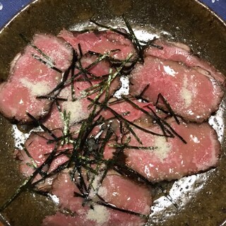 ローストビーフの粉チーズ刻み海苔カルパッチョ